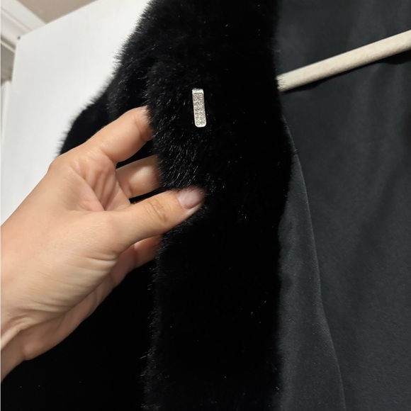 Elegant Black Faux Fur Jacket - Picture 3 of 4